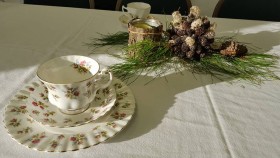 Roses Teacup with Centerpiece